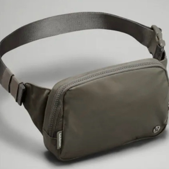 🆕 NEW Lululemon Everywhere Belt Bag Light Sage Green LARGE - Picture 6 of 8